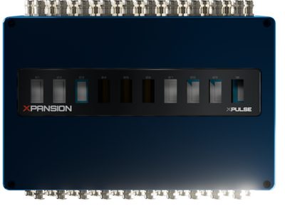 XPANSION-Unit: zehn Steckplätze, MID- und Nicht-MID-Module farblich getrennt. Produktvisualisierung des Entwicklungsstands.
