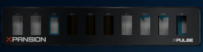 Steckbare Module hinter dem Frontglas, jedes mit eigener OLED-Anzeige. Produktvisualisierung des Entwicklungsstands.